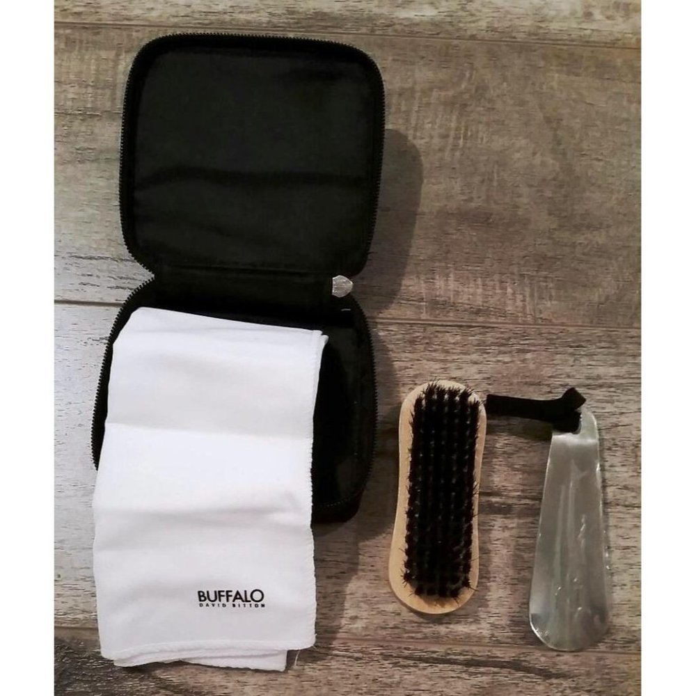 BUFFALO  4 PC SHOE CARE KIT - Polishing Cloth, Bruch, Horn & Pouch (Black/Blue)